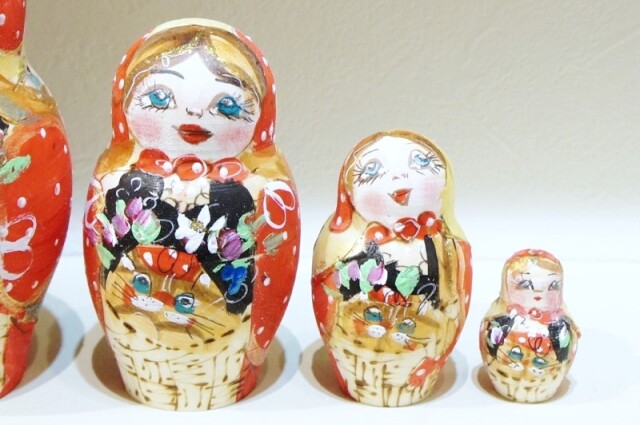 ママーエヴァ作 ネコ てんとう虫といっしょ マトリョーシカ 5ピース レッド 16 7cm